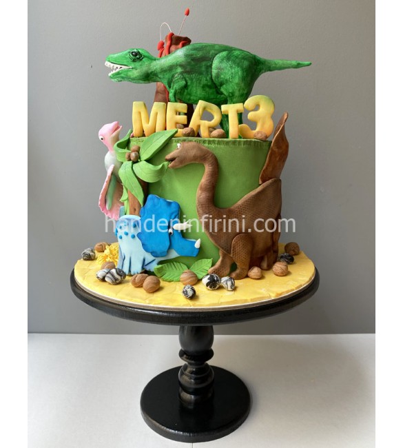 Dinozor Temalı Pasta